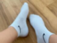 (getragene) Socken, (getragene) Sneaker, Bilder und allerlei Wünsche :) - München