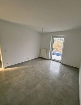 Helle 2-Zimmer-Wohnung mit Balkon - neuwertig nach Kernsanierung - Hameln
