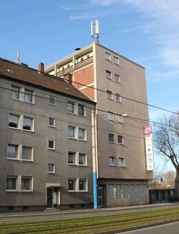 Wohnen auf der Schalker Meile: Gut geschnittene, sehr helle 2,5 Raum-Etagenwohnung mit Balkon - Gelsenkirchen