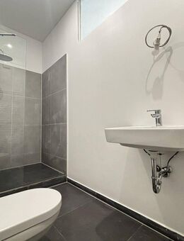 PROVISIONSFREI: Hochwertig sanierte 2 Zi. Whg. mit Balkon in zentraler Lage - Berlin