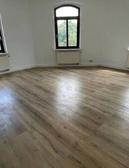 Frei ab 1.7.25 - Inkl. EBK / Mit Aufzug ins 3 OG / Laminat u.v.m. - Chemnitz