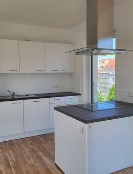 // Nachmieter ab 01.09.25 gesucht // 3 Zimmer mit EBK und PKW Stellplatz // - Leipzig