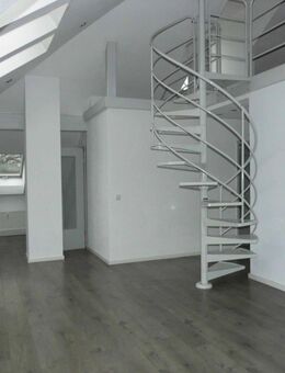 Top-ausgestattete 2-1/2-Zimmer-Maisonette-Wohnung mit sonniger Dachterrasse und Stellplatz in Stadtlage zu vermieten! - Reichenbach (Vogtland)