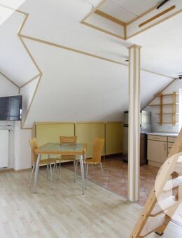 95m² Nutzfläche! - Gemütliche DG-Wohnung mit 2 Balkonen und Garage - Ingolstadt