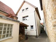 Im Ortskern ein Einfamilienhaus mit Gästehaus,Nebebengeäuden und Freifläche mit vielseitigen Potenzial - Gochsheim