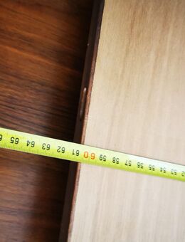 Ovaler Holztisch aus Nussbaum - Heinsberg