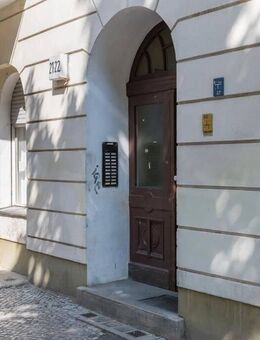 Anleger werden in Neukölln: Vermietete 3-Zimmer-Altbauwohnung mit Balkon - Berlin