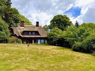 Repräsentative Reetdach Villa in idyllischer Lage, nahe zum Timmendorfer Strand. - Ratekau