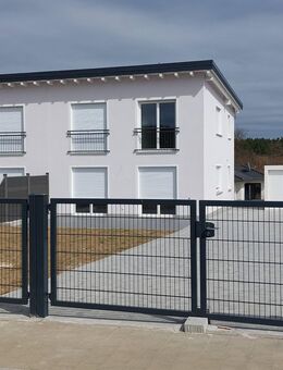 Moderne Doppelhaushälfte in energieeffizienter Bauweise (KfW 55 E) - Grafenwöhr