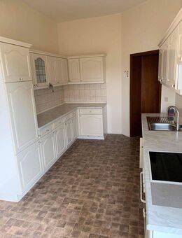 Gemütliche 2-Zimmer-Wohnung im Dachgeschoss - Bad m. Wanne - Einbauküche vorhanden - Pegau