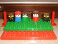 Lego Duplo 2 Bauplatten grün u. rot incl. 5 Figuren in 34225