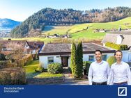 RESERVIERT! Vielseitiges Einfamilienhaus in Hanglage - Waldkirch