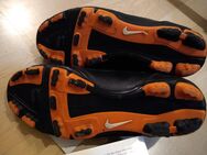 Fußball Schuh, Kickschuh in orange schwarz,Stollen Fußballschuh Nike US Größe 7, Größe 40 - Bibertal