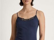 CALIDA Unterhemd Cotton Desire mit Spitzen-Einsatz am Dekoltée