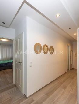 Sanierte 4-Zimmer-Wohnung mit Balkon und Stellplatz - Bergisch Gladbach