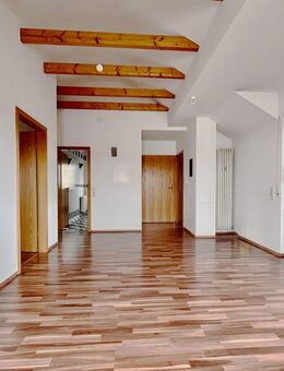 Traumhafte 3 Zimmer Dachgeschosswohnung in Schlierbach - sonnig, ruhig mit Alb-Blick und Stellplatz - Schlierbach