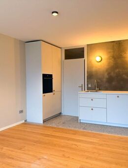 Steuerlicher Vorteil: Bezugsfreie, moderne und sanierte 1-Zimmer-Wohnung mit TG-Stellplatz - München