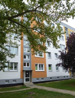 helle 3-Raum-Wohnung mit Balkon und kostenl. Stellplatz - Saalfeld (Saale)