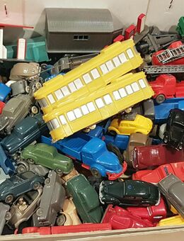 Wiking Autos, alte unverglaste Rollachser Modelle 50-60er Jahre, H0 Maßstab, gut bis Ersatzteil / Bastelschrott insgesamt ca. 1,5 kg, Straßenbahn Replika unbek. Hersteller (Siku?) - Bovenden