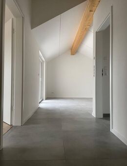 *Dachgeschosswohnung - Stilvoll wohnen unter freiem Balkenwerk mit großem Balkon* - Schönenberg-Kübelberg