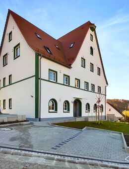 Helle und moderne 3-Zimmerwohnung direkt am Schloss - Henfenfeld