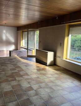 Sanierungsbedürftiges Einfamilienhaus mit Garage und Garten - Grumbach