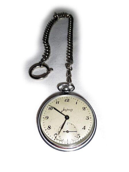 Alte Taschenuhr von Molnija - Nürnberg