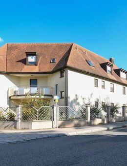Exklusives Mehrparteienhaus mit Garagen und Carports auf 750 m² Grundstück - Stein (Bayern)
