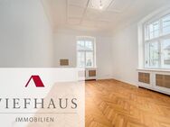Kernsanierte 4,5-Zimmerwohnung in exklusiver Altbau-Stadtvilla mit Balkon - Kitzingen