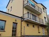 Blick ins Grüne - Attraktives Ein- bis Zweifamilienwohnhaus mit unverbaubarer und ruhiger Lage von Pausa zu verkaufen - Pausa-Mühltroff