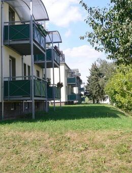 +++ Ruhige 3 Zimmer-Wohnung mit Einbauküche und Balkon +++ - Mylau Zentrum