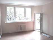 Top-Lage Gesundbrunnen: bezugsfreie Zwei-Zimmer im 1. OG mit Balkon - Berlin