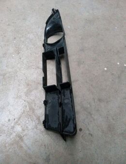 BMW E60 E61 Stoßtangen v. Gitter seitlich rechts 7049244 - Bretzfeld