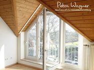 Darf's ein bisschen mehr sein? Schöne Wohnung, attraktiver Preis: 3-Zi. DG mit Balkon u. Carport - Freiburg (Breisgau)