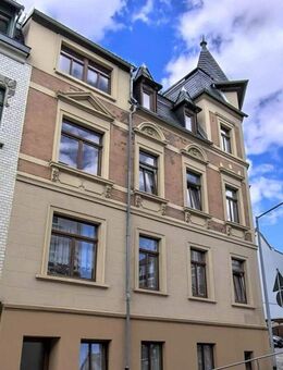 3-Raum-Wohnung mit Balkon in Meerane bei Zwickau: Vermietetes Anlageobjekt im gepflegten Denkmalhaus - Meerane
