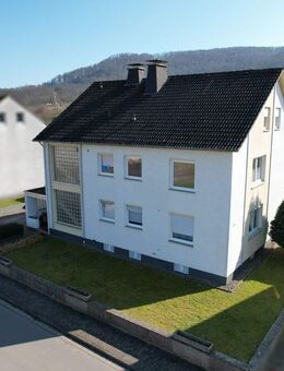 Zweifamilienhaus mit Doppelgarage in Beverungen-Amelunxen - Beverungen