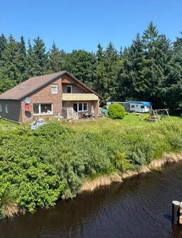 Verkauf: vermietetes Zweifamilienhaus auf großzügigem Grundstück direkt am Ems-Jade-Kanal - Aurich