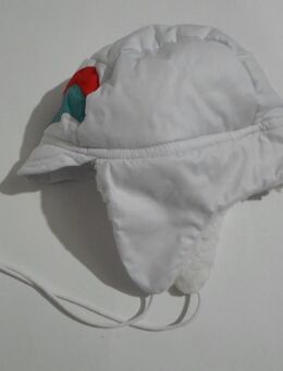 Mütze Kappe Kindermütze flauschig gefüttert weiss mit Ohrenschutz Gr. 50 - Rödermark