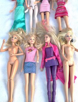 Barbie Puppen--Kinder--Kleidung--und Zubehör- Siehe die Fotos - Meckenheim