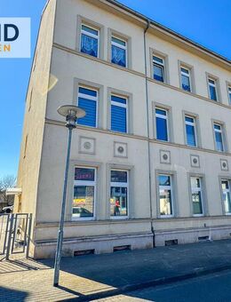 Vollvermietetes Mehrfamilienhaus mit acht Wohneinheiten, Stellplätzen und Garagen! - Aschersleben