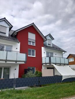 Hochwertige 4 Zimmer- DG- Wohnung mit Balkon und EBK - Pförring