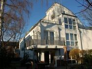Iserbrook an der Grenze zu Blankenese - Traumhafte Galeriewohnung mit großer Dachterrasse und Kamin - Hamburg