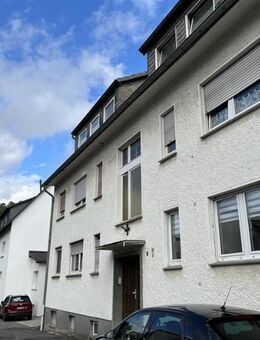 Solide Familienwohnung über 2 Etagen mit Balkon, Terrasse und Gartenstück - Arnsberg
