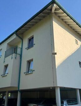Große 3-Raum-Wohnung mit Einbauküche - 2 Balkone - sehr ruhig - Blick ins Grüne - Plauen