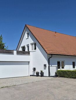 Hochwertiges, massives Einfamilienhaus mit Einliegerwohnung in verkehrsberuhigter Lage - Langenneufnach