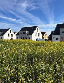 Baubeginn erfolgt ! Doppelhaushälfte mit 414m² Grundstück ! - Erlangen