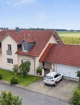 Sehr attraktives, großes Einfamilienhaus in ruhiger Ortsrandlage Nähe Plattling, Erbpachtgrundstück - Otzing