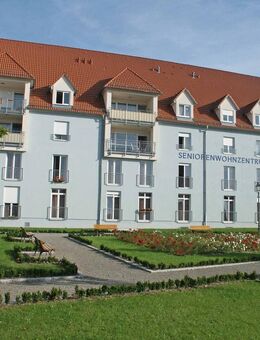 Seltene Gelegenheit... helle 2 Zimmer-Wohnung mit Loggia und Tiefgaragenstellpiatz im Seniorenwohnzentrum "Unteres Tor" - Haßfurt