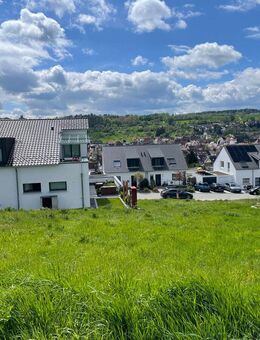 "Herrliches Wohnen in Rand- und Aussichtslage" Attraktive DHH in Ostelsheim - Ostelsheim