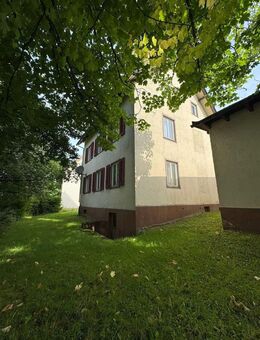 Zweifamilienhaus mit Fördermöglichkeiten durch Sanierungsvermerk zu verkaufen - Vöhrenbach